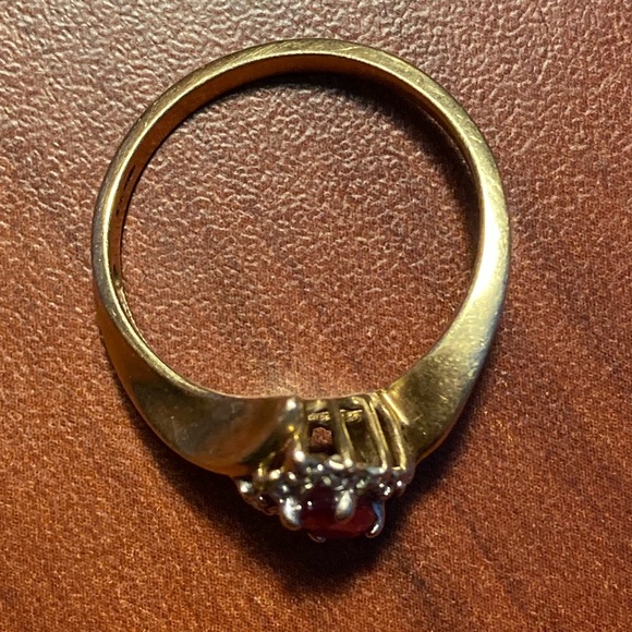 Antique 10k Yellow Gold Ruby & Diamond Ring - Picture 7 of 8